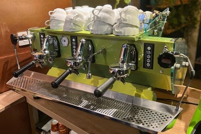 Kees van der Westen Mirage Triplette 3gruppige Profi-Espressomaschine, revidiert