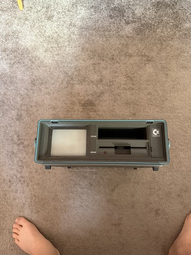 Commodore SX-64 Vintage Computer - Missing keyboard and handle - Picture 5 of 7
