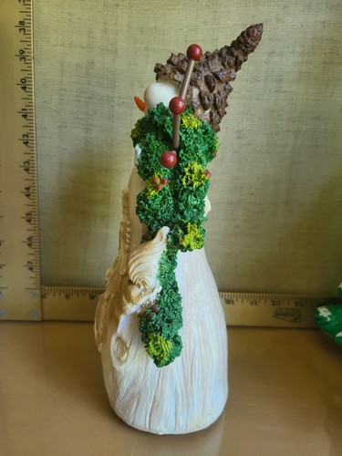 Resin Light-Up Snowman Battery Operated Pine Cone Squirrel Cardinal NOT WORKING - Picture 3 of 7