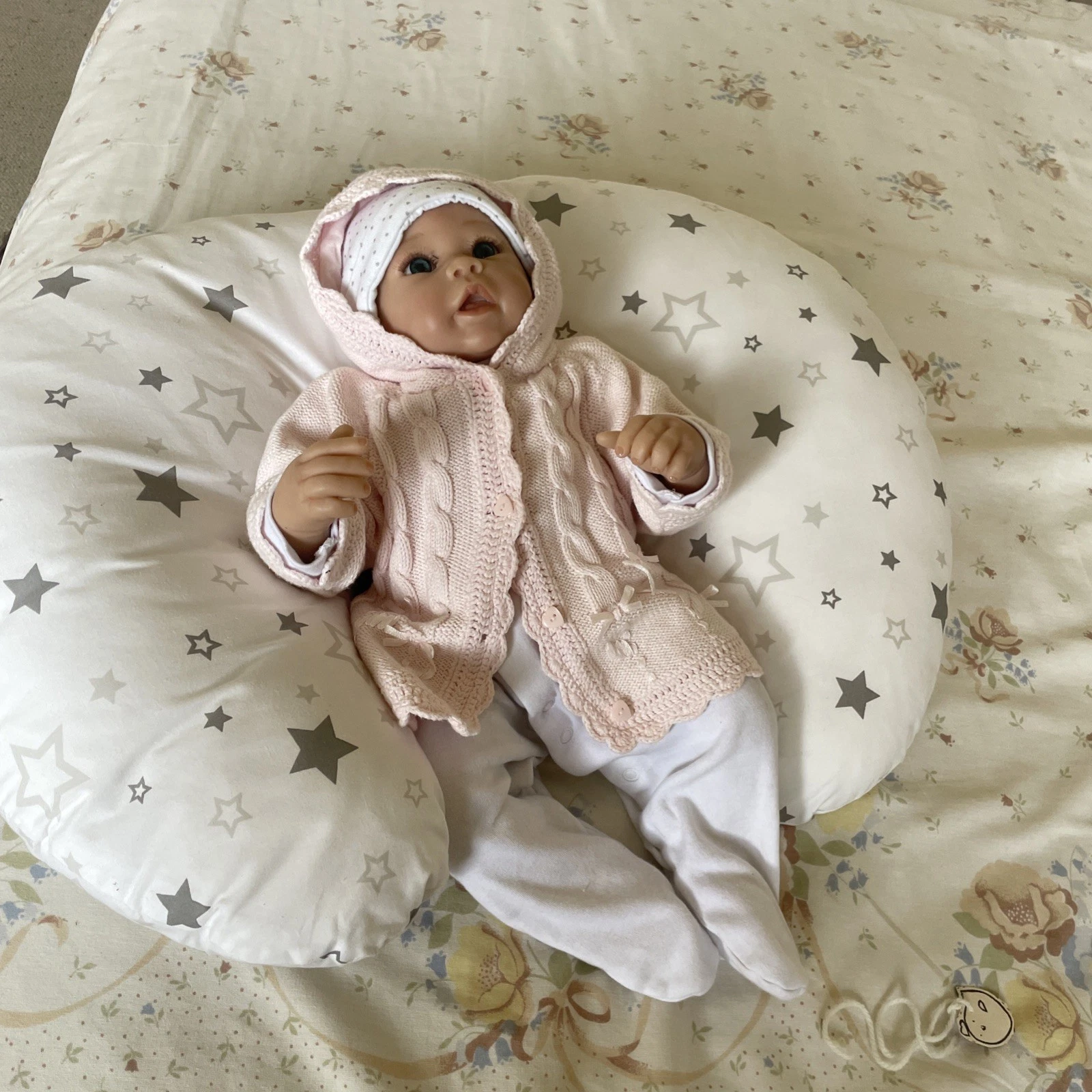 NURSING BREAST FEEDING PILLOW WHITE BLACK STARS CUSHION BABY SUPPORT MATERNITY
Opens in a new window