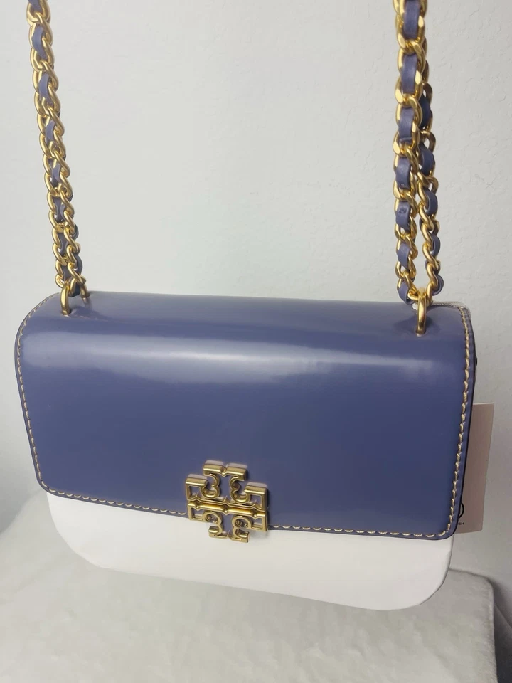 Cartera de mujer Tory Burch Britten con cadena de charol con muñeca (loto oscuro) Foto 4 de 4