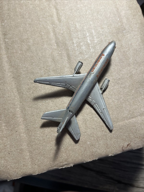 VINTAGE PLASTIC MICRO/MINI 3"TOY AMERICAN AIRLINES JET MADE IN HONG KONG 1970s