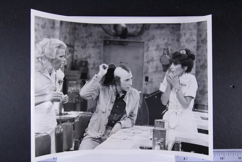 Six 1984 ALICE Type 1 TV Press Photos~VIC TAYBACK~LINDA LAVIN~HOLLIDAY(id3195)