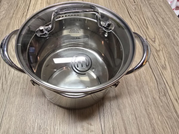 Horno holandés MasterChef The TV Series 2 cuartos con tapa de vidrio colador listo para inducción