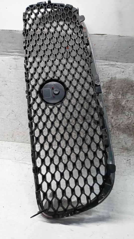 Used Upper Grille fits: 2017 Jaguar Xe upper Base Upper Grade A - Image 2 of 4