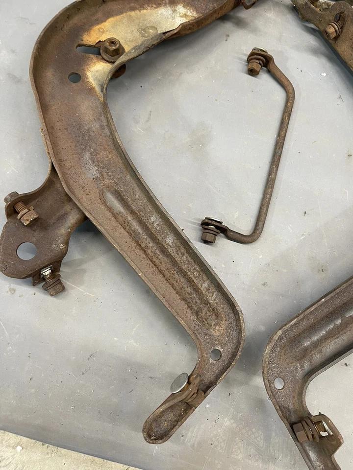 Soportes de parachoques delanteros Chevy Impala 1969 Caprice BelAir Biscayne 69 soportes OEM Foto 3 de 4