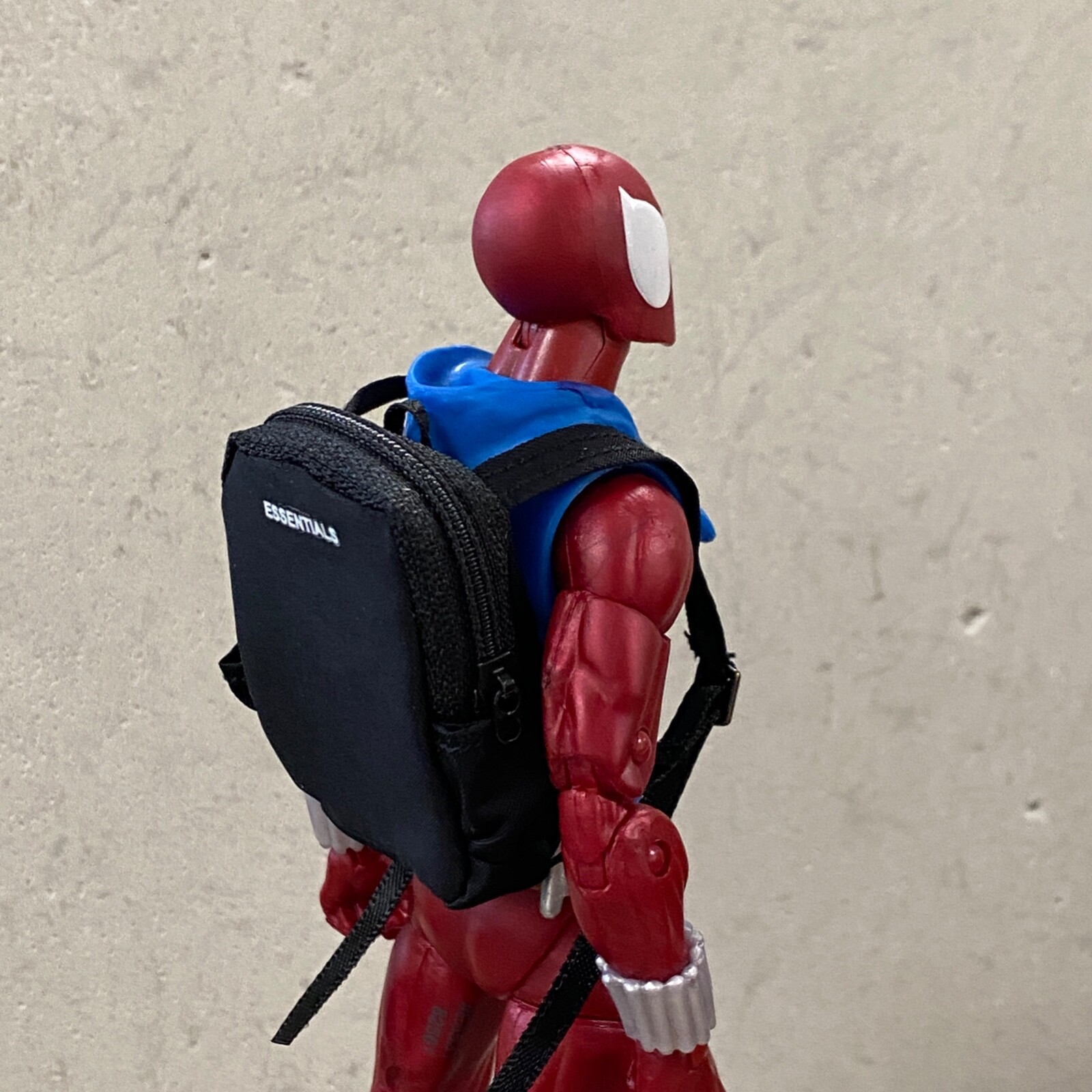 BE-BKP-BLK: 1/12 scale black Backpack with working zipper for 6" action figures