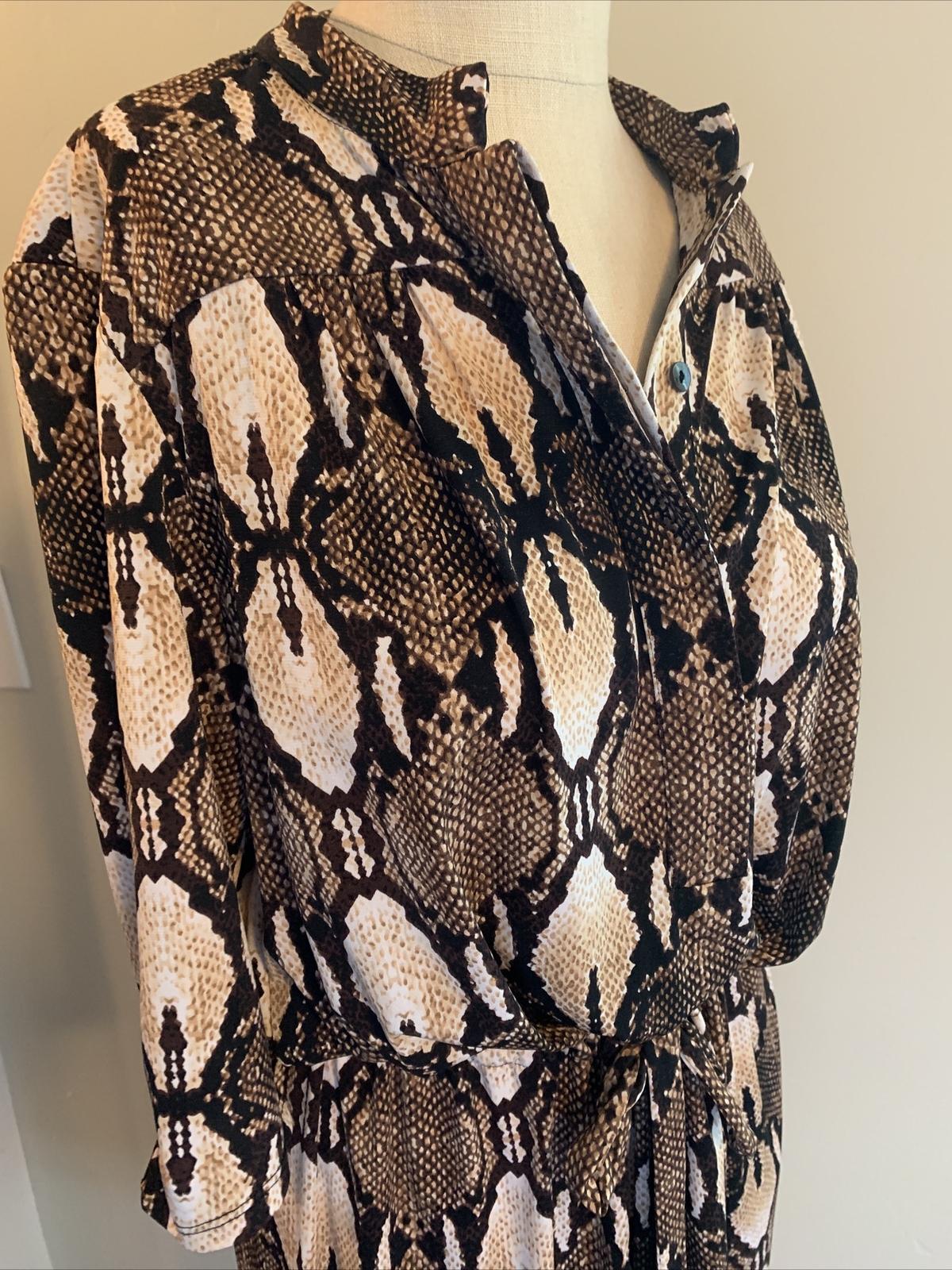 WHBM Python Snake Print Half Sleeve Pullover Dres… - image 2
