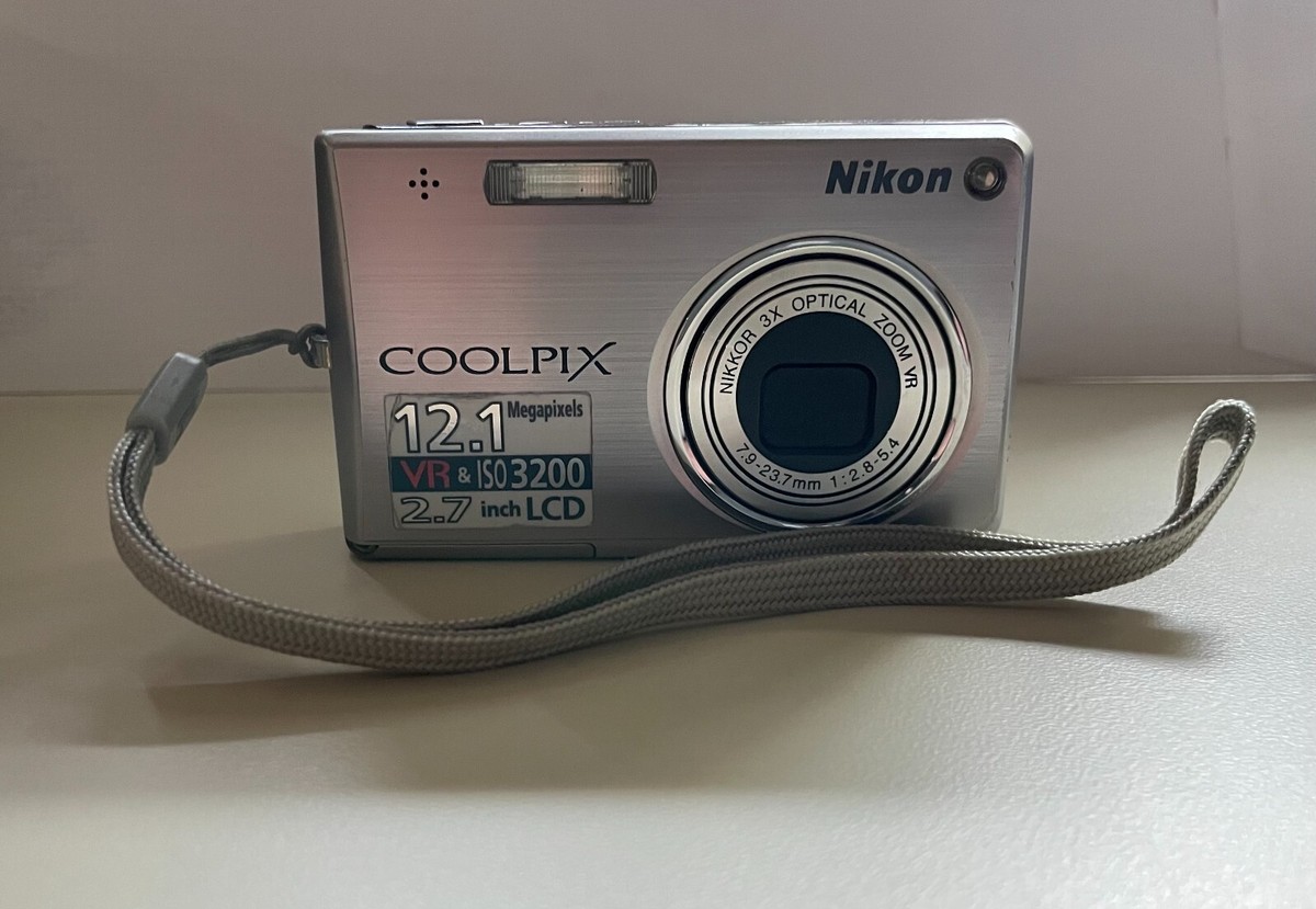 Nikon Coolpix S700 Silver Digital Camera, 12.1 MP, VR & ISO 3200