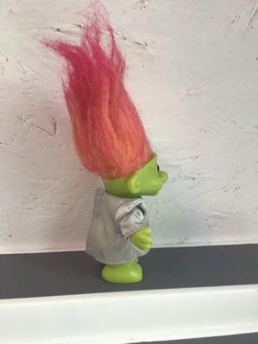 Troll Doll Russ 5" green Space Martian w/ Pink/ orange Hair & outfit - Picture 8 of 11
