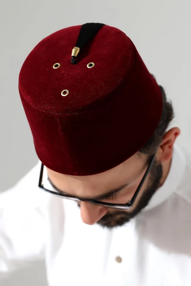 Requintado Chapéu Fez Turco com Capas - Um Acessório de Veludo para Eventos Culturais - Imagem 3 de 4