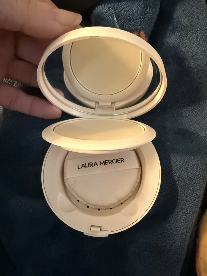 Laura Mercier Translucent Ultra- Blur Pressed Setting Powder 0.22 oz   NEW ‼️‼️ - Image 4 of 4