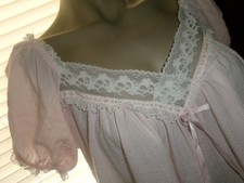 Vintage Miss Elaine Nightgown Sweet Lace Trim Sz Med. Union tag