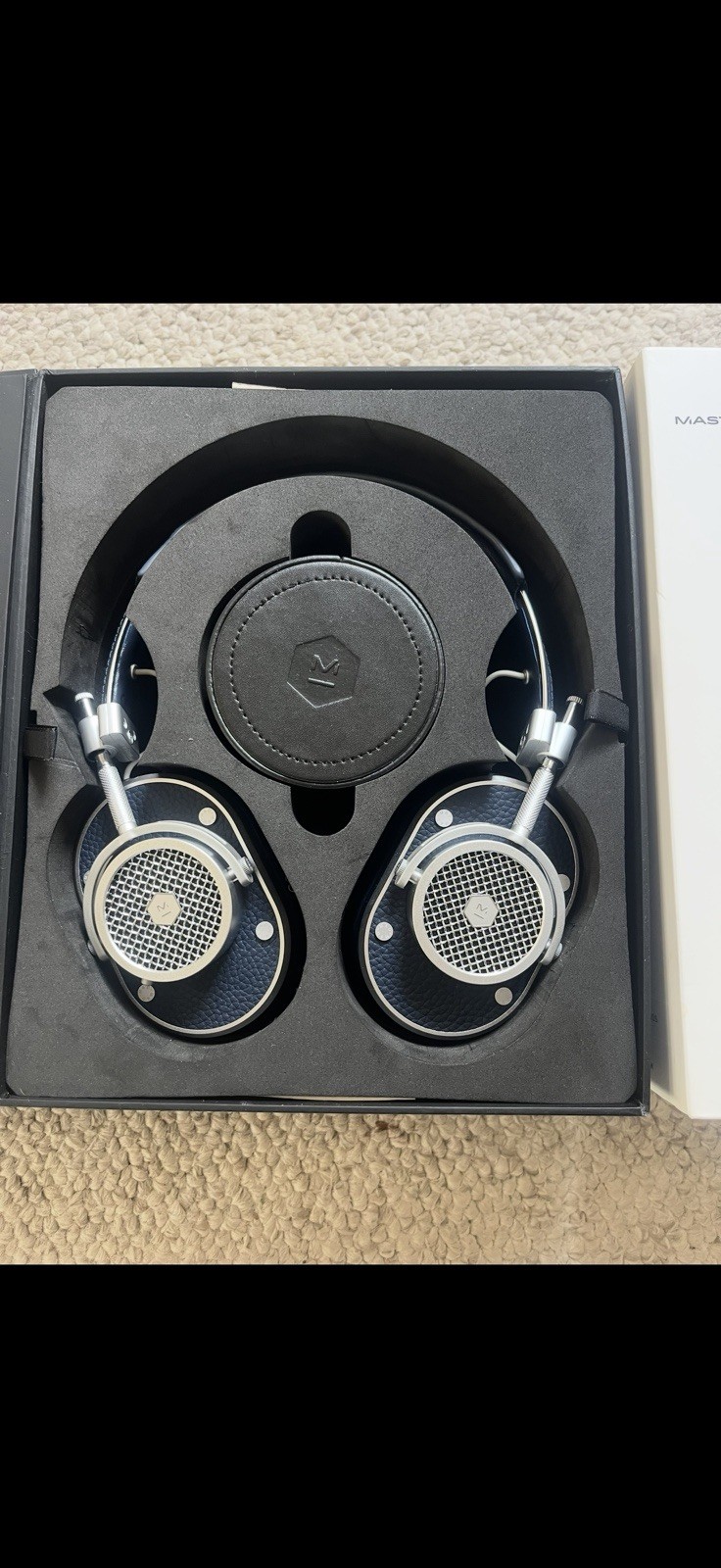 Master & Dynamic MH40 Over-Ear Wired 3.5mm Headphones 45mm On-Cable Mic