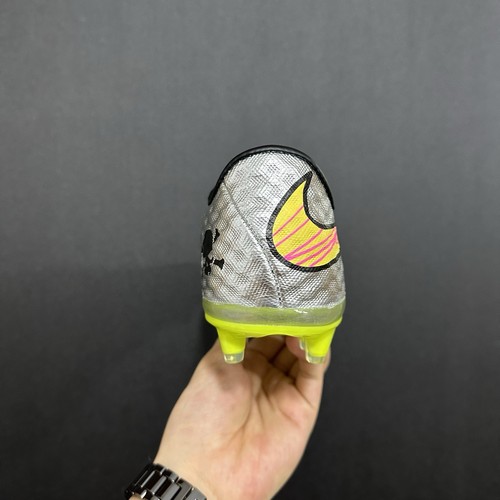 Nike HYPERVENOMS 2014 Neymar’s cleats - Picture 4 of 5