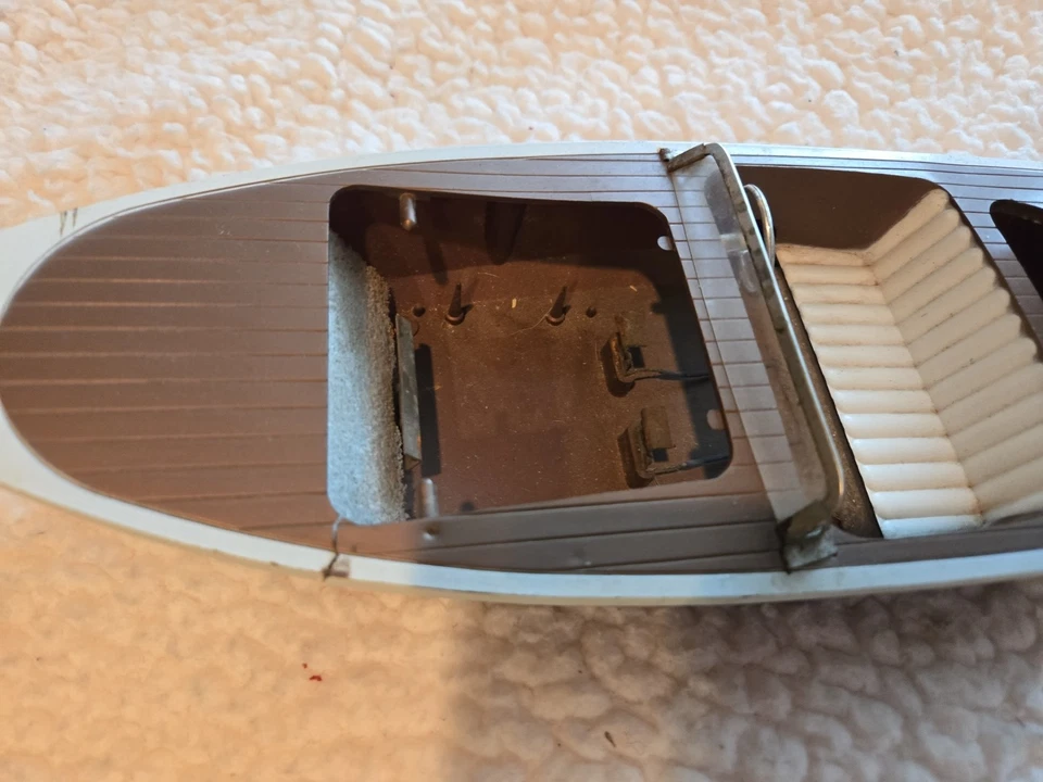 Toy Fleet Liner Boat con turbo dos mil motor falta pieza superior de colección Foto 2 de 4