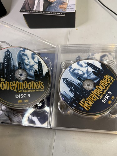 The Honeymooners Lost Episodes: 1951-1957: the Complete Restored Series (DVD) - Foto 7 di 12
