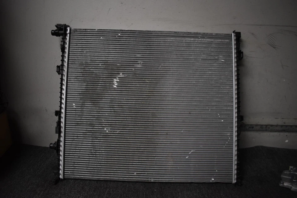 BMW X5 2019-2022 radiador OEM de fábrica Foto 4 de 4