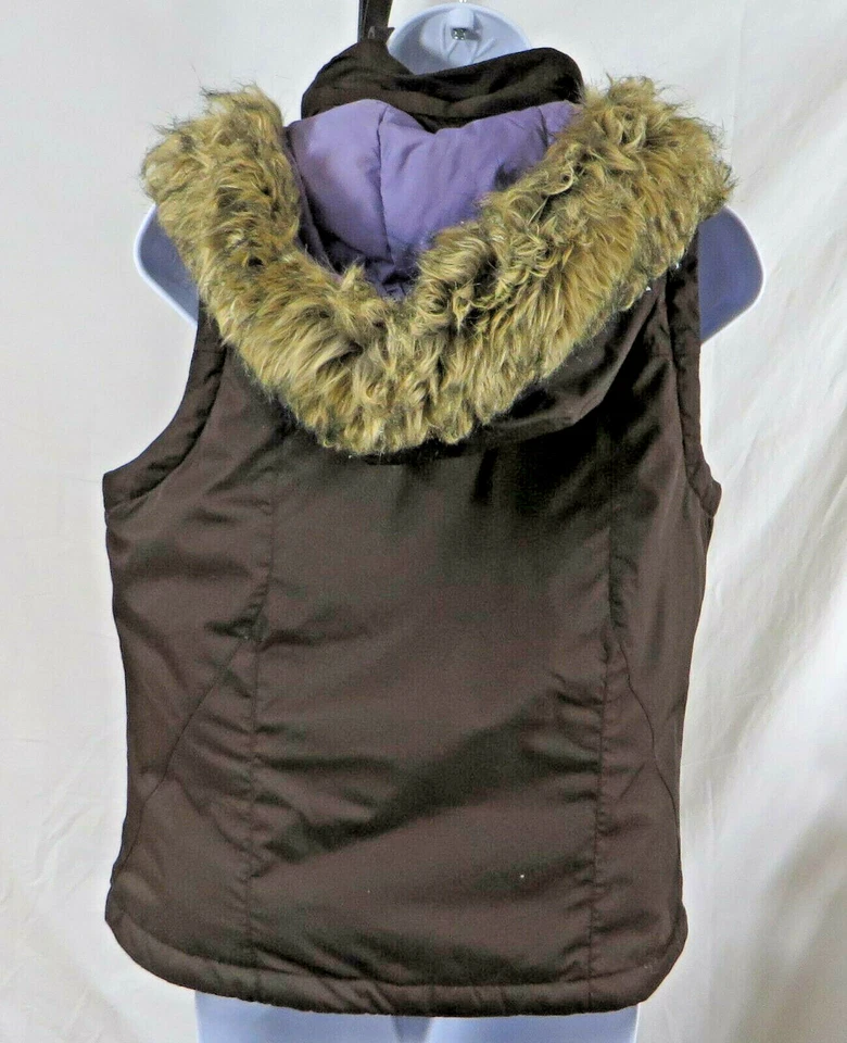 Chaleco acolchado Columbia Sportswear para mujer capucha a presión piel sintética marrón talla mediana Foto 2 de 4