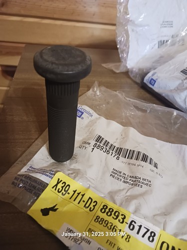 Genuine GM 88936178 Front Wheel Stud - Picture 3 of 5