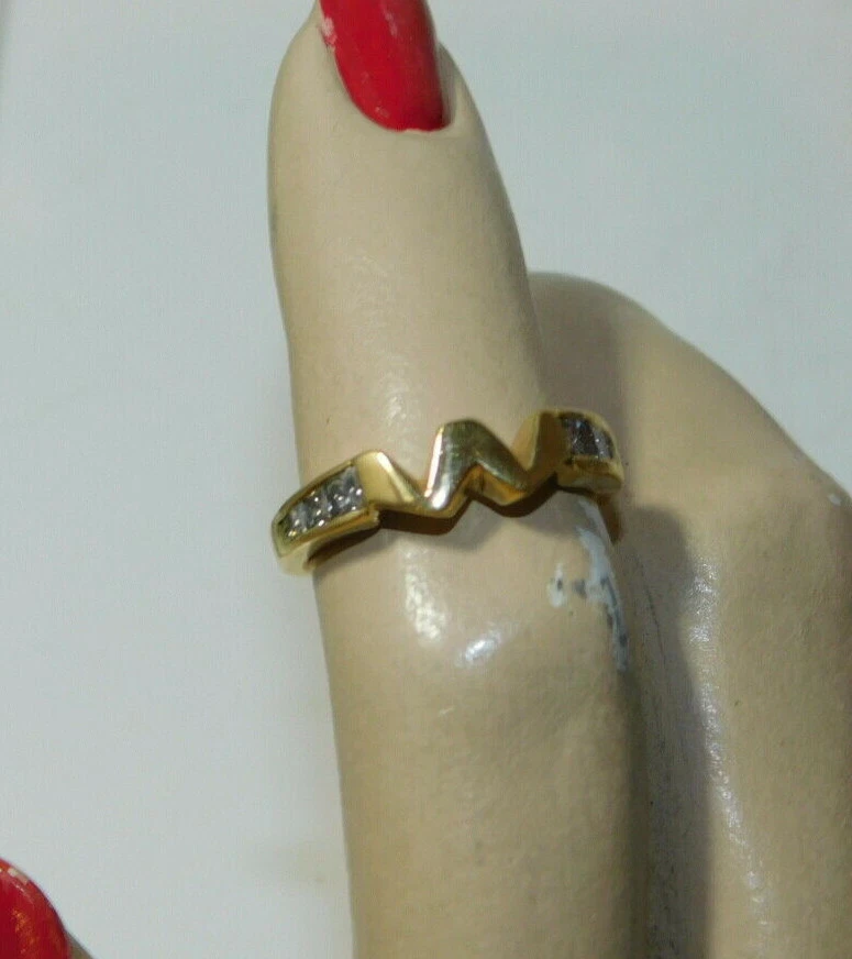 18k Yellow Gold Notch V Princess Cut Diamond Chanel Wedding Band