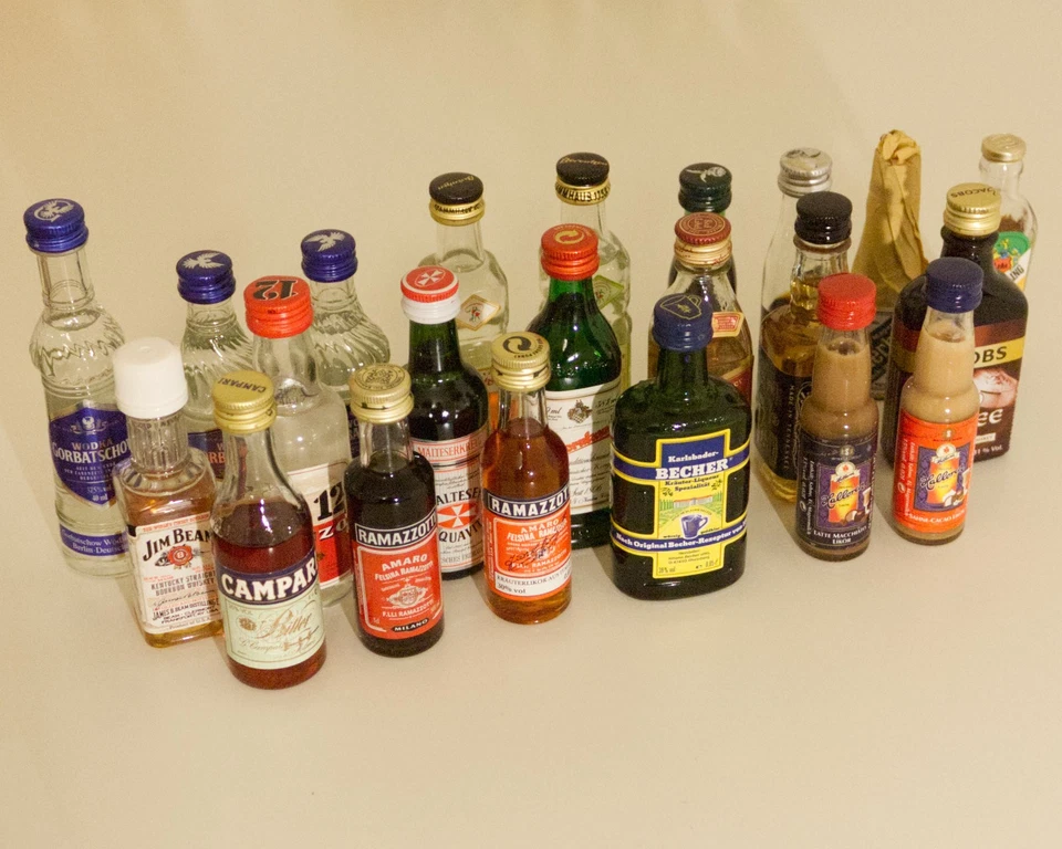 29 Miniatur Schnapsflaschen bekannter Marken - Bild 2 von 4