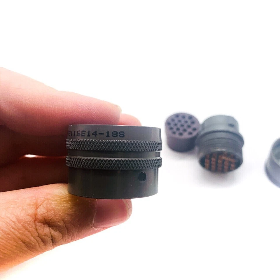 Amphenol MS3116E14-18S Circular MIL Spec Socket Plug Connector 18 Positions - Image 3 of 4