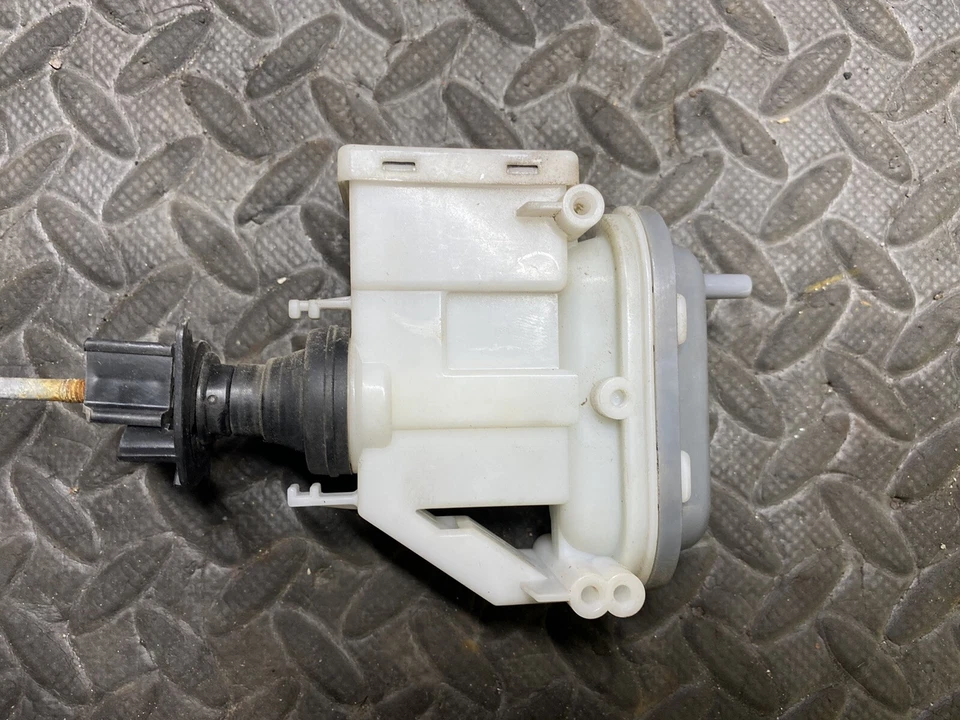 Оригинальный вакуумный привод дверного замка Volkswagen Corrado SLC VR6 357862154A 2433 - Изображение 2 из 3