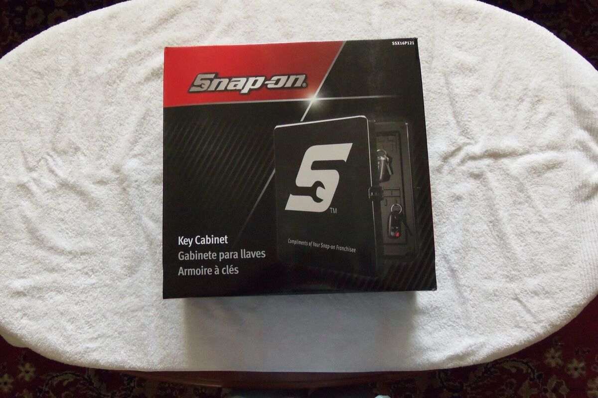 Snap on Tools SSX16P121 Key Cabinet Holds 40 Sets of Keys Snap on Tools SSX16P121 Key Cabinet Holds 40 Sets of Keys