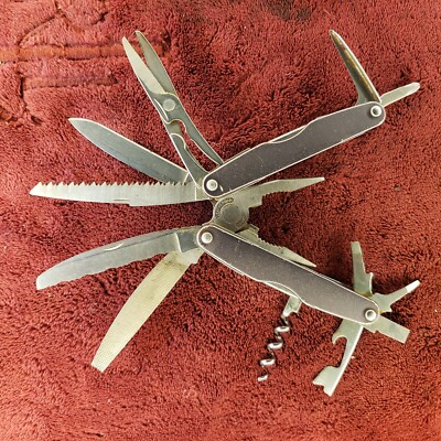 Leatherman Juice XE6 Multi-Tool Grey Retired Pliers Multi Tool read