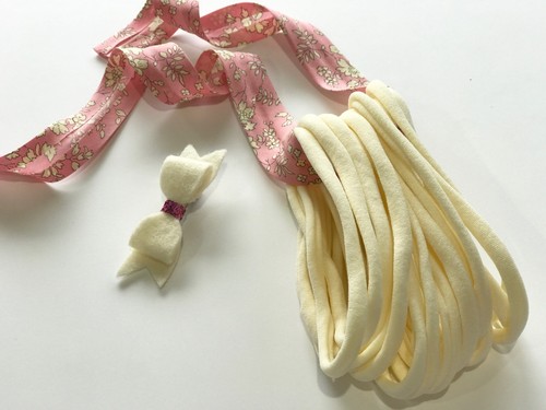 25 Pieces THIN Wholesale Skinny Nylon Elastic Baby Headbands IVORY 26cm 6mm - Picture 3 of 3