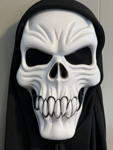 RUBIE'S Costume Pullover Skull Mask 2009 Vintage 11.75"x7" Hard Plastic New - Picture 2 of 8