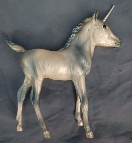 Breyer Kaspisches Pony Fohlen (Seestern) Pferd Statue  - Bild 4 von 4