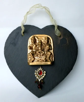 Vintage Resin Shiva Parvati Ganesha on Heart Shaped Slate Wall Hanging 20x20 cm - Image 1 of 4