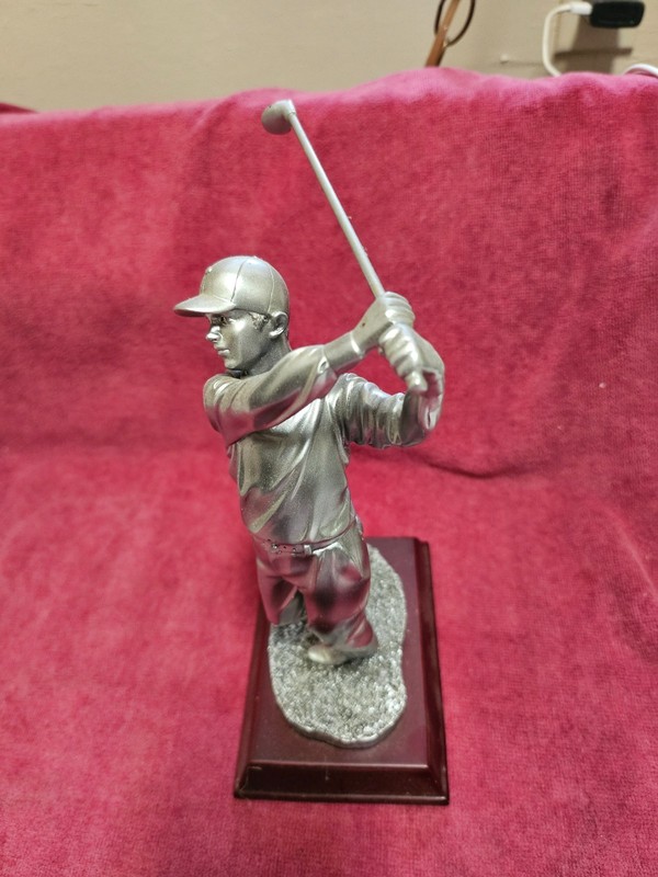 GOLF TROPHY MALE RESIN 10 1/2" TALL Desktop Wood Base