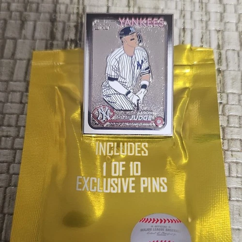 Topps Aaron Judge #99 Exclusive Metal Pin Card 7/10 Yankees Super Box Insert.