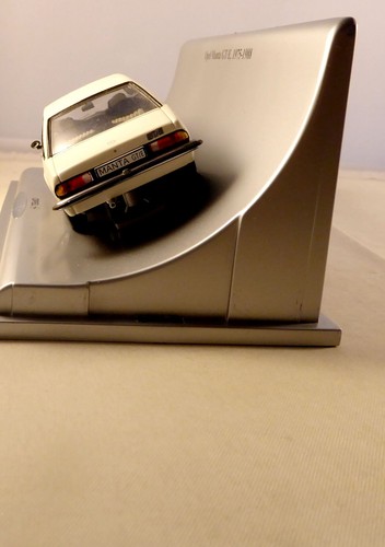 Modellino auto 1:43 Schuco 1975 Opel Manta B GT/E Coupé 2 porte bianco/nero 1:43 scatola - Foto 7 di 11