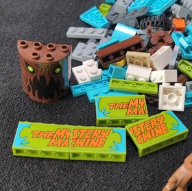 LEGO Scooby-Doo Mystery Machine 75902 Complete Set with Minifigures