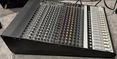 Mackie Onyx 1640 Firewire Mixing Desk - Picture 2 of 5