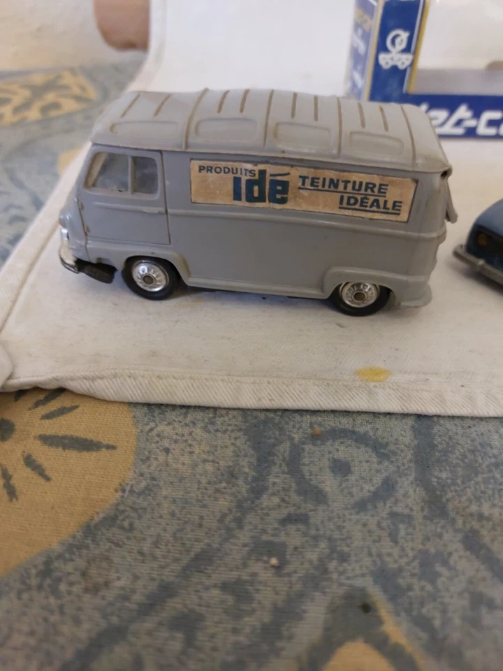 Norev plastic 1/43 Renault Estafette Fourgon 42 3 16 R4 Fourgonnette Gendarmerie - Image 2 of 4