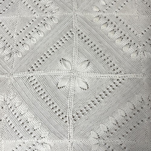 Vintage Hand Crocheted Bedspread Twin Size Diamond Pattern with Floret & Fringe - Picture 11 of 13
