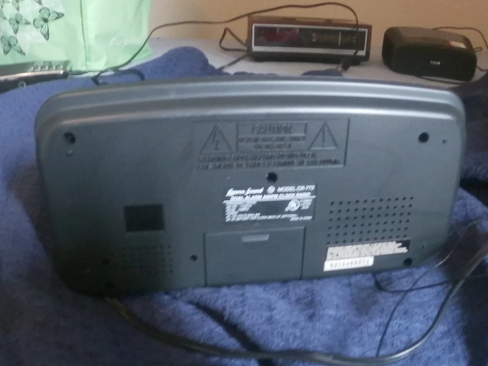 Radio reloj digital AM/FM alarma doble sonido Lennox CR-773 Foto 3 de 4