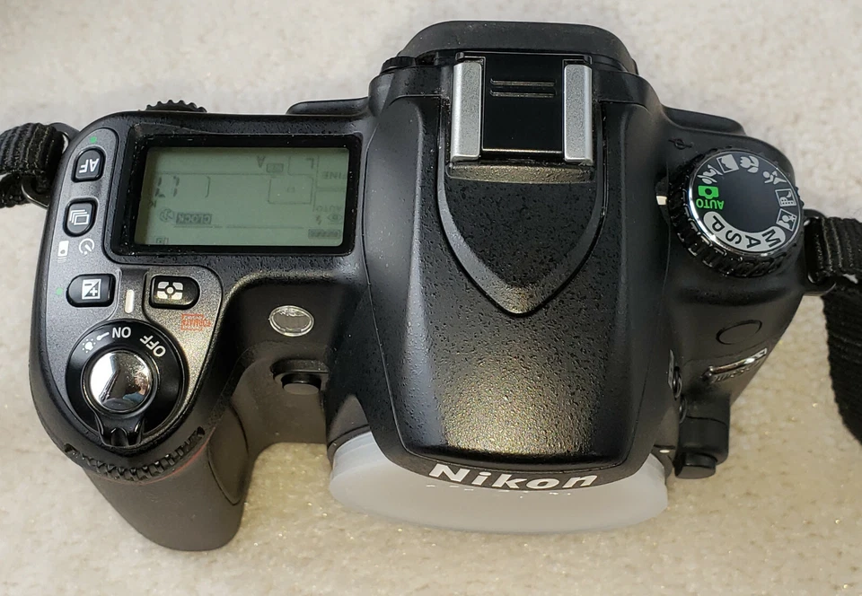 Cuerpo de cámara Nikon D80 con lente zoom Nikkor 18-200 mm ED VR Foto 4 de 4