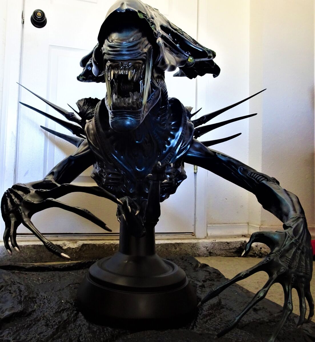 Alien vs. Predator Alien Queen 1/3 Scale Bust