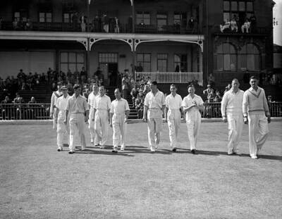 Australia Services Team Leave The Pavilion To Fielding 1945 OLD CRICKET PHOTO