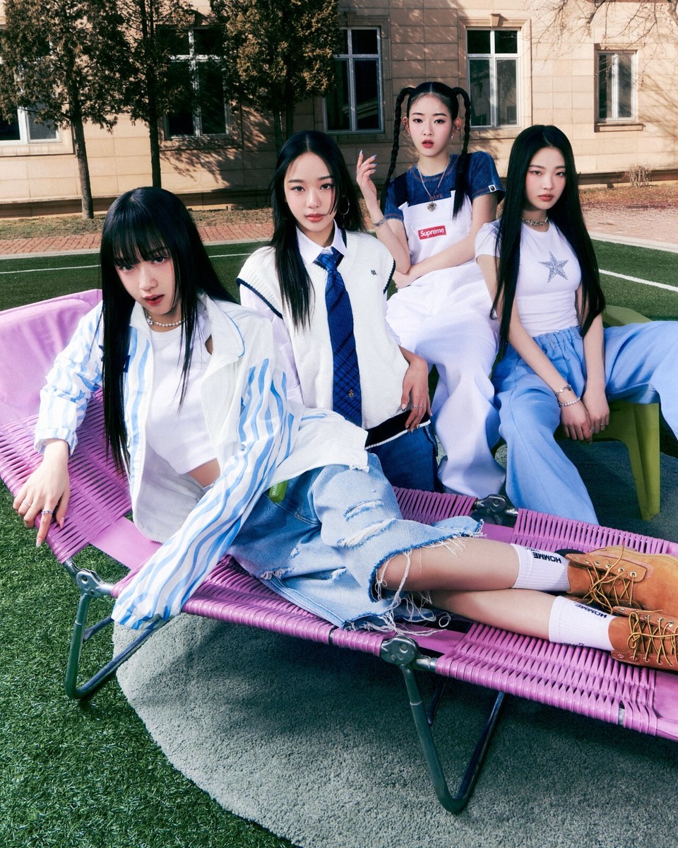 K-POP VVUP 1st Single Album [Locked On] CD+120p P.Book+2ea