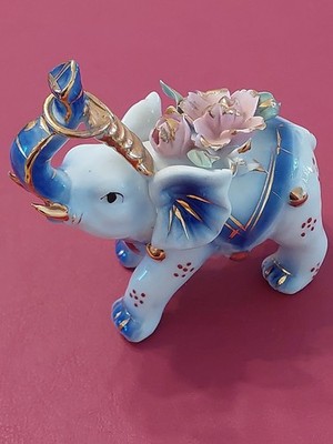 Elefant Statue aus Porzellan Capodimonte Style 11x11cm.