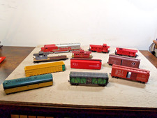 HO Lot of 11 Santa Fe Dummy, M.St.L, Cabooses, Plus Cars Parts Pieces