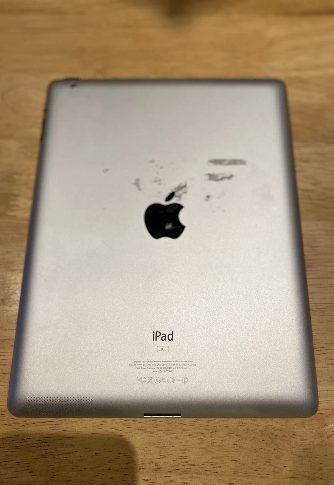 Ipad 2 Wifi Black (32gb) With Leather Case And Charger Bundle - Image 3 of 4