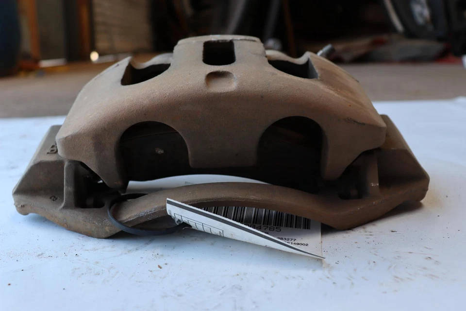 Pinza de freno trasera derecha GMC SIERRA 2500 2011-2019 OEM Foto 4 de 4